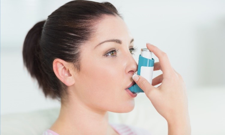 lady with inhaler